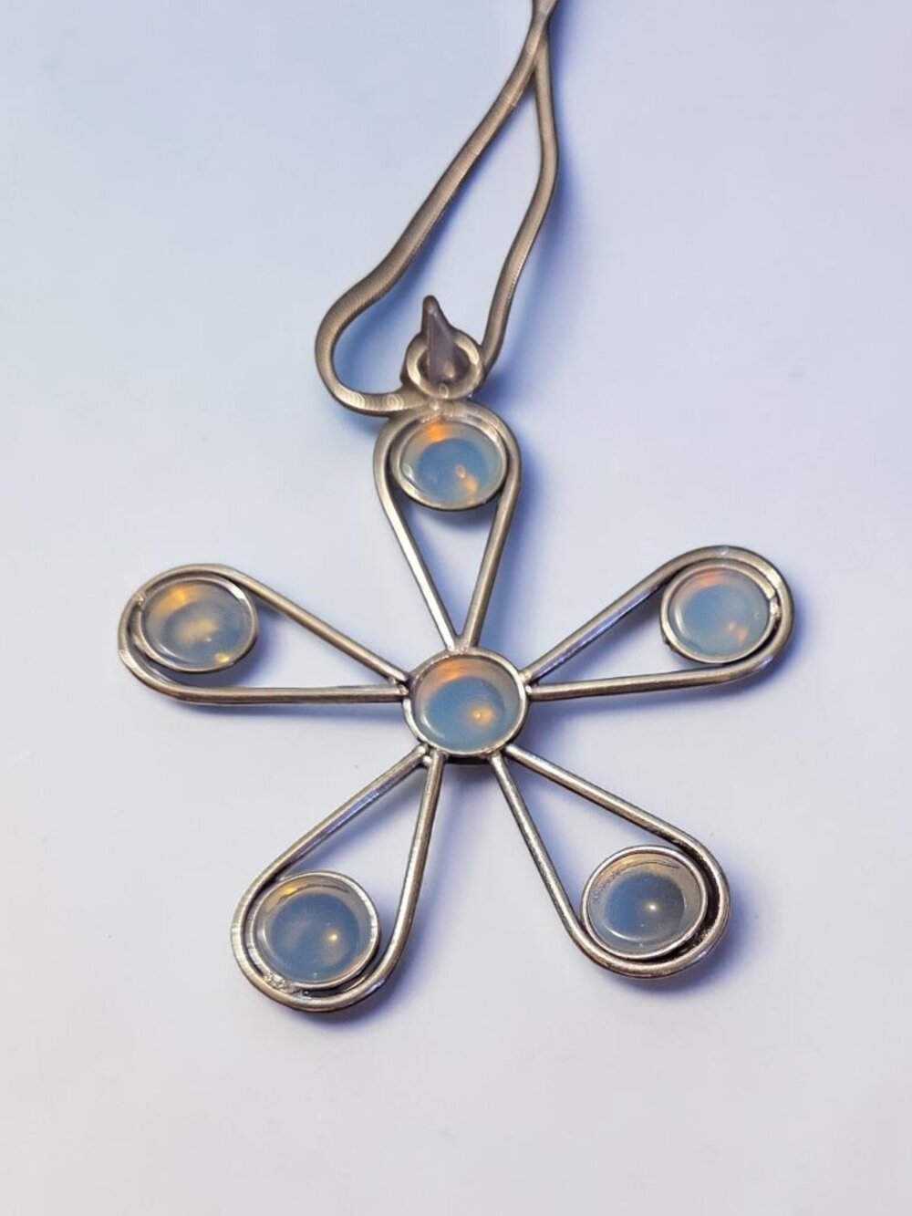 An 18" SS Chain Holding Six Opalites on A Pendant Measuring 2 1/2" x 2" - Picture 2 of 4